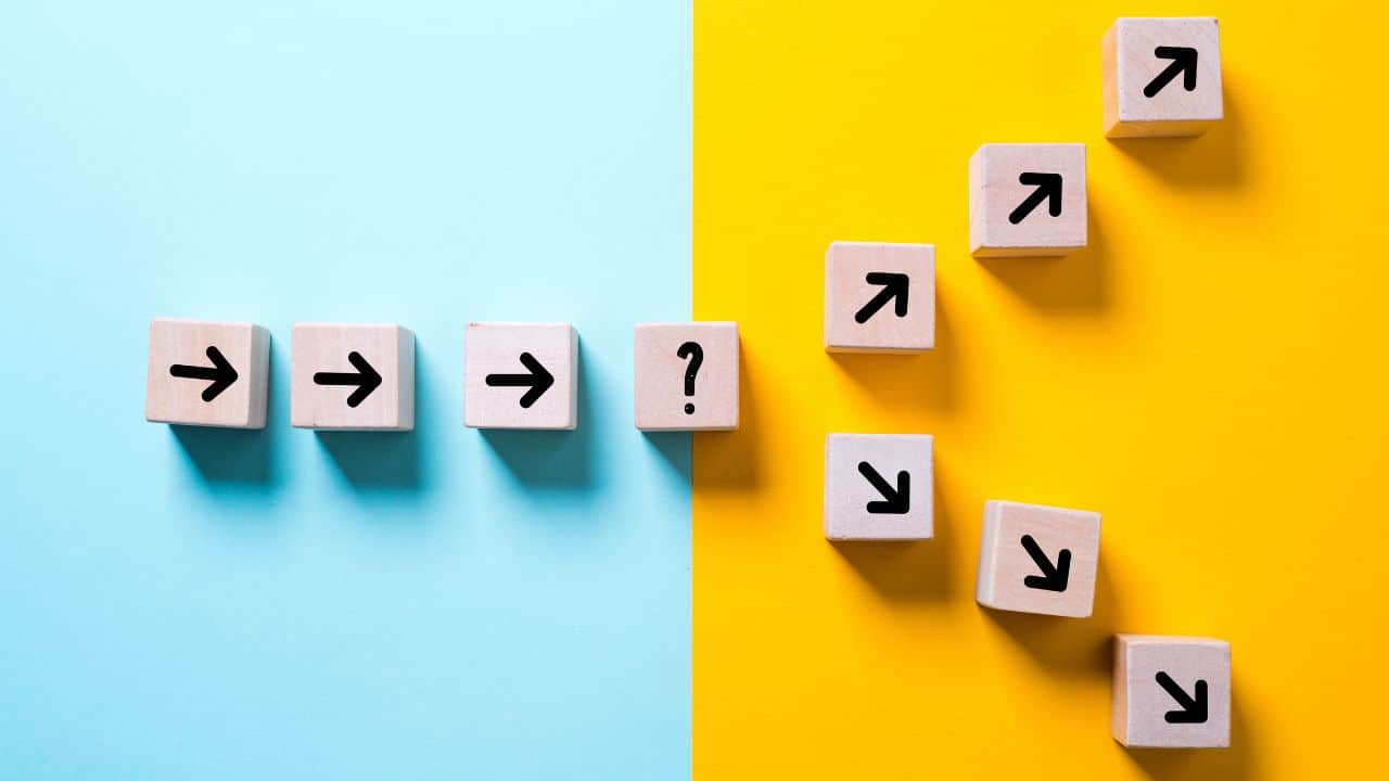 For this article by Jo Ilfeld, Executive Leadership Coach on the end of year at work the image shows a set of two arrows going in two directions